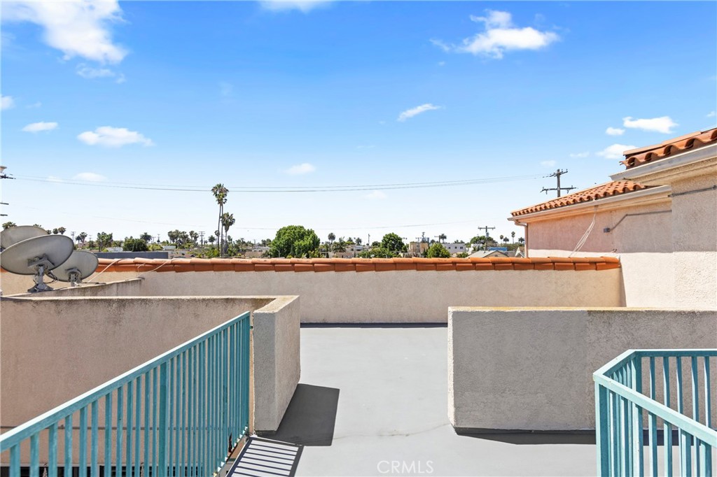 1121 Obispo Avenue 304