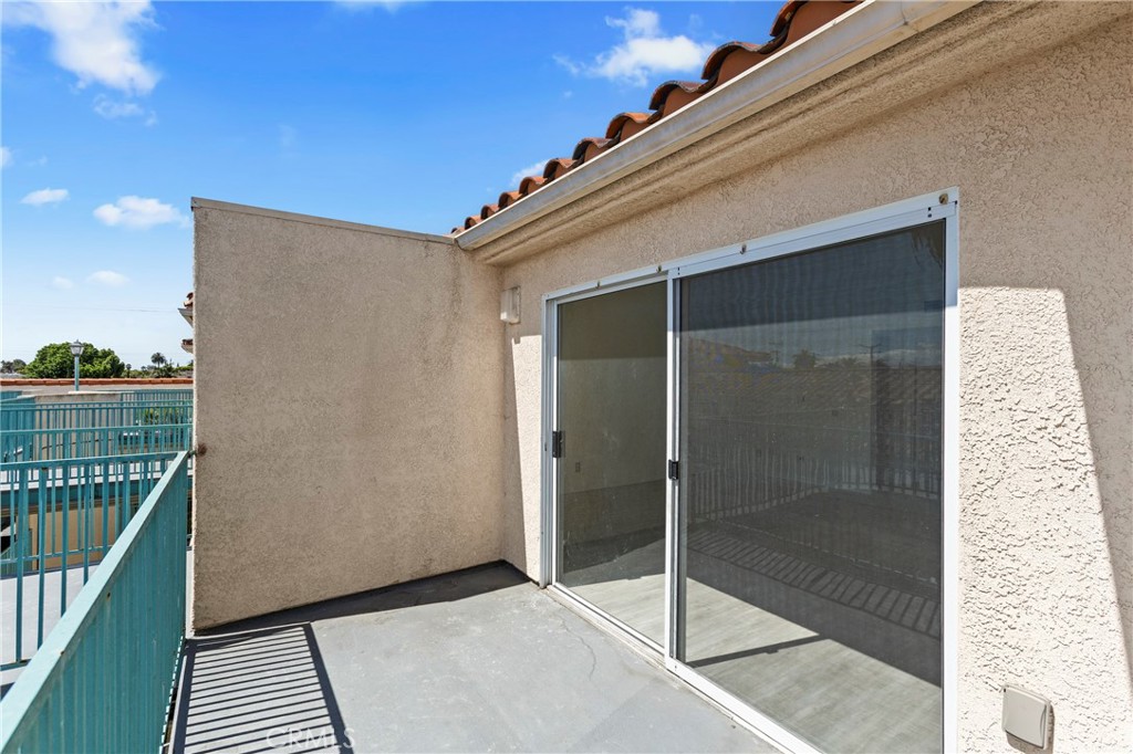 1121 Obispo Avenue 304