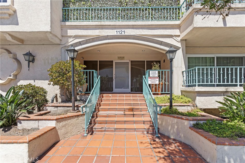1121 Obispo Avenue 304
