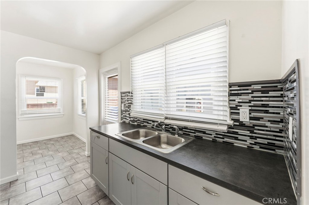 1047 W 7th