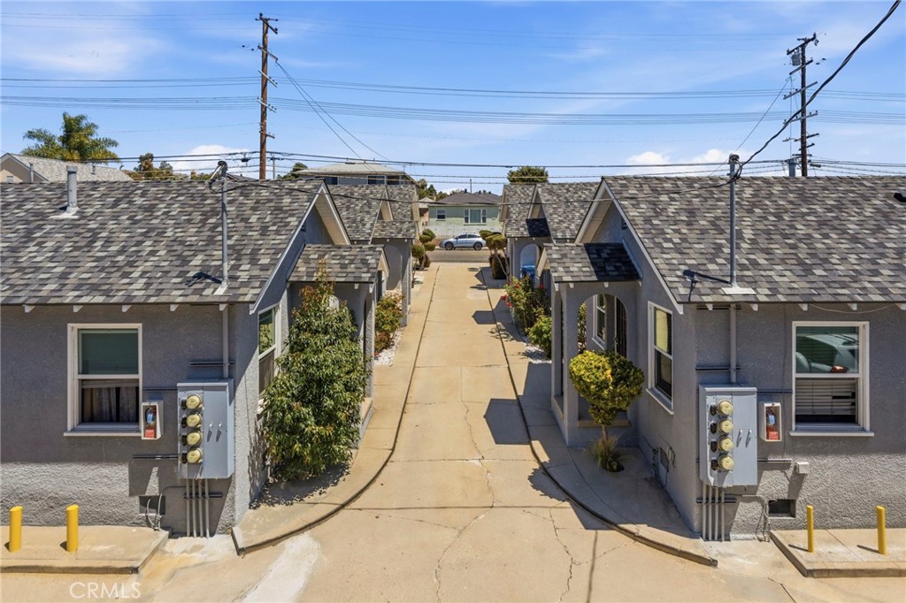 1047 W 7th