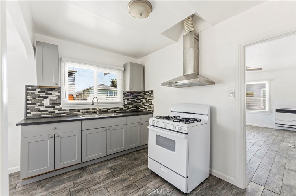 1047 W 7th