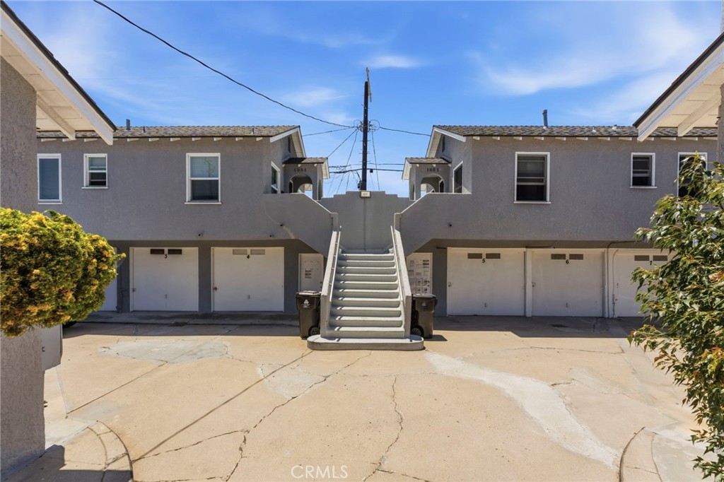 1047 W 7th