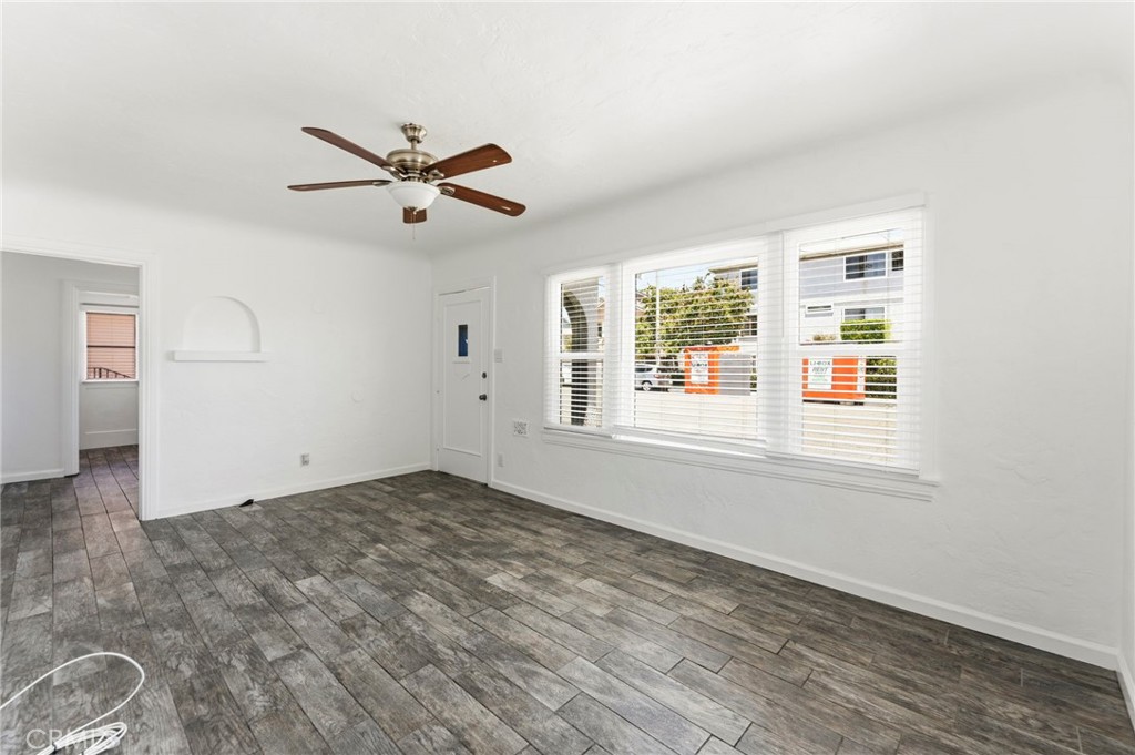 1047 W 7th