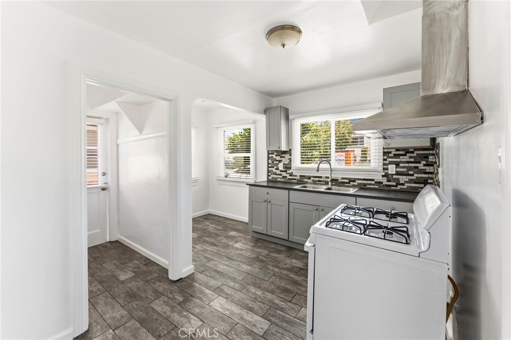 1047 W 7th