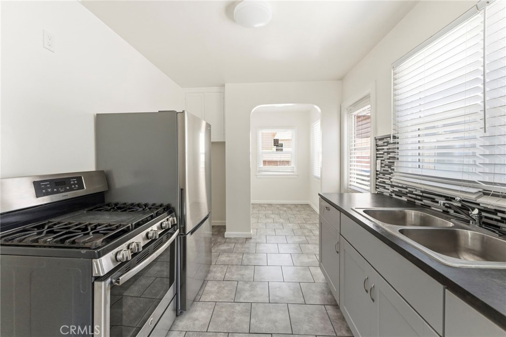1047 W 7th