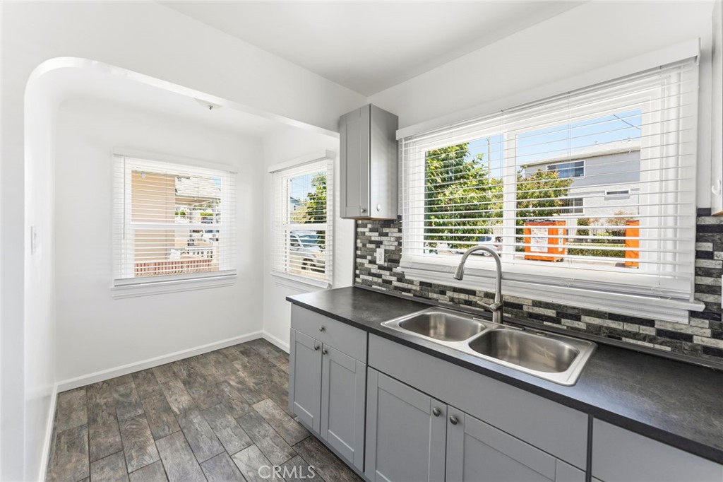 1047 W 7th