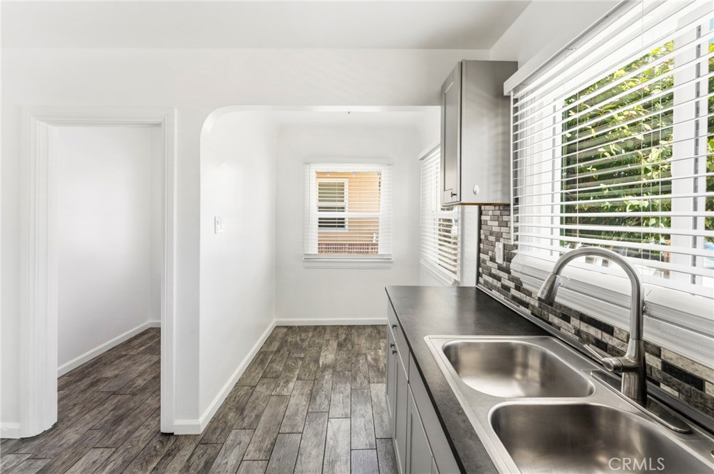 1047 W 7th