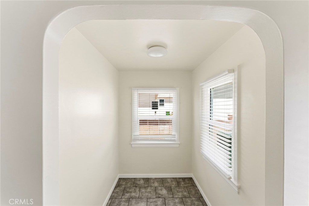 1047 W 7th