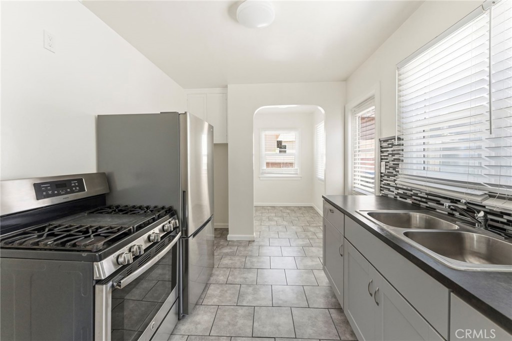 1047 W 7th
