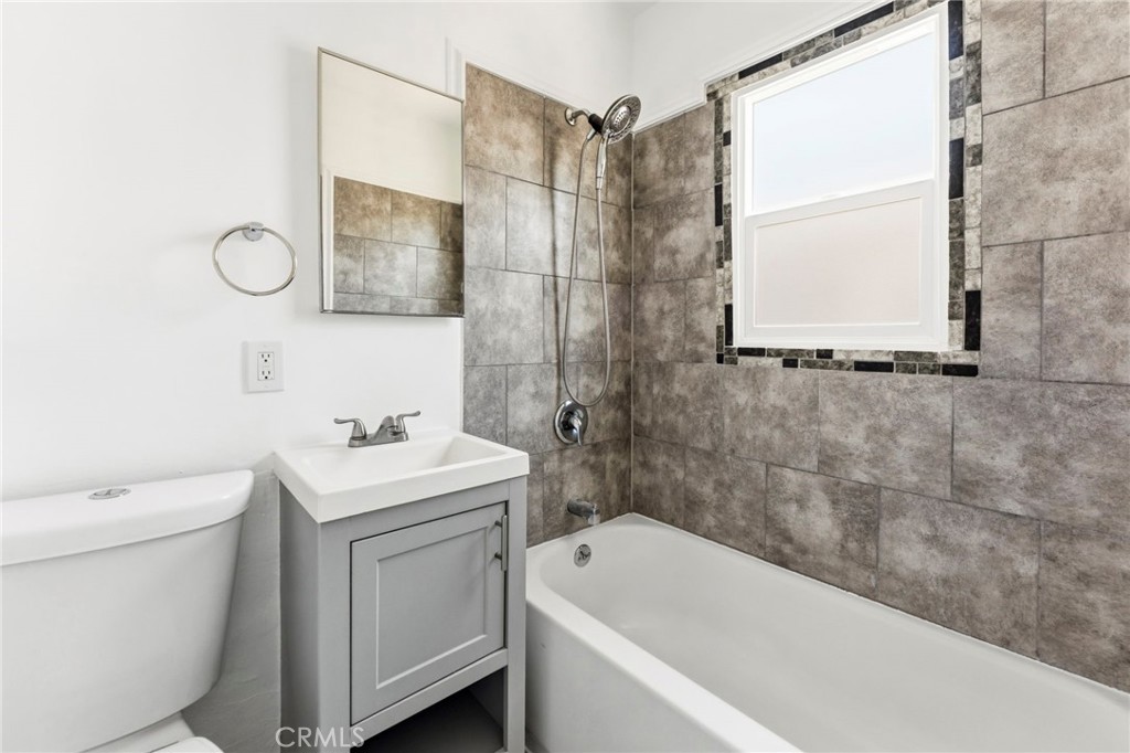 1047 W 7th