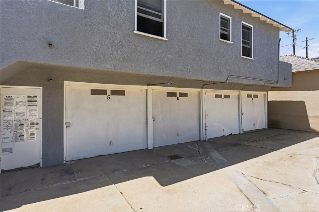 1047 W 7th