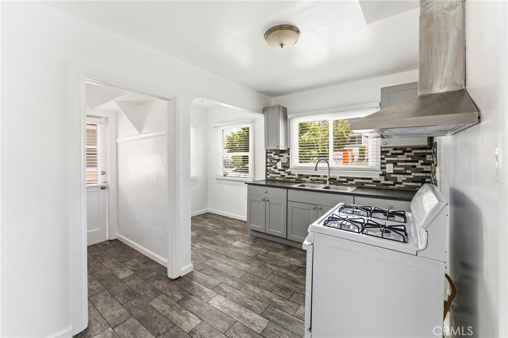 1047 W 7th