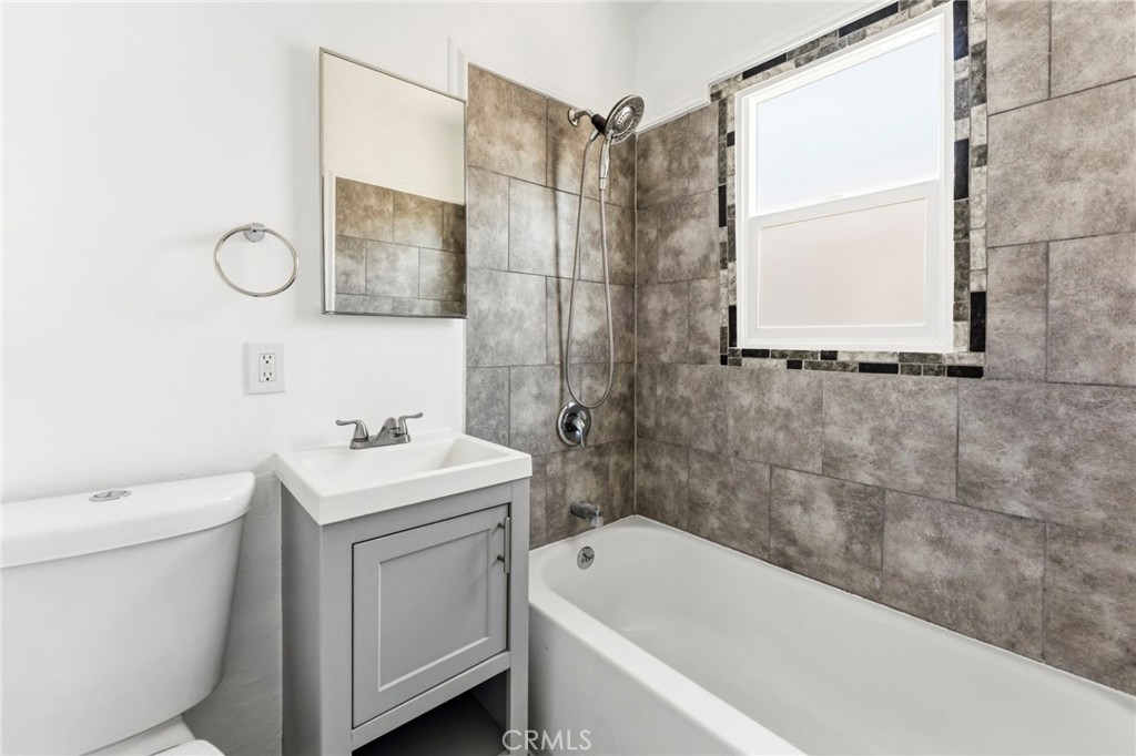 1047 W 7th