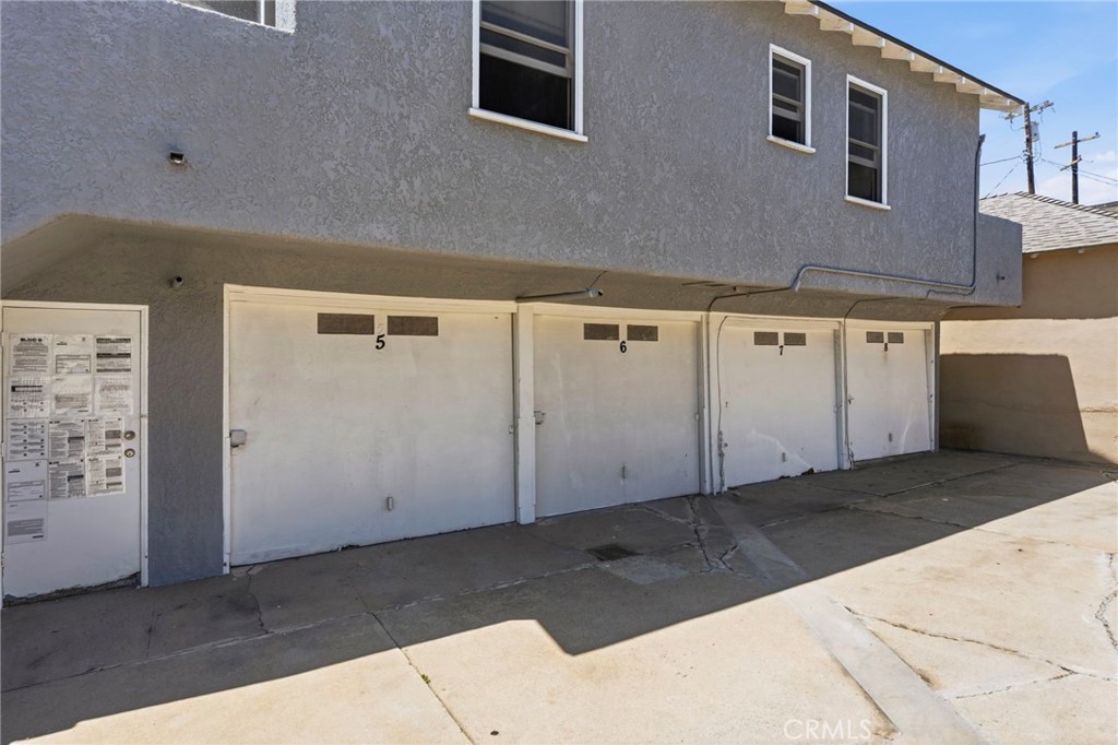 1047 W 7th