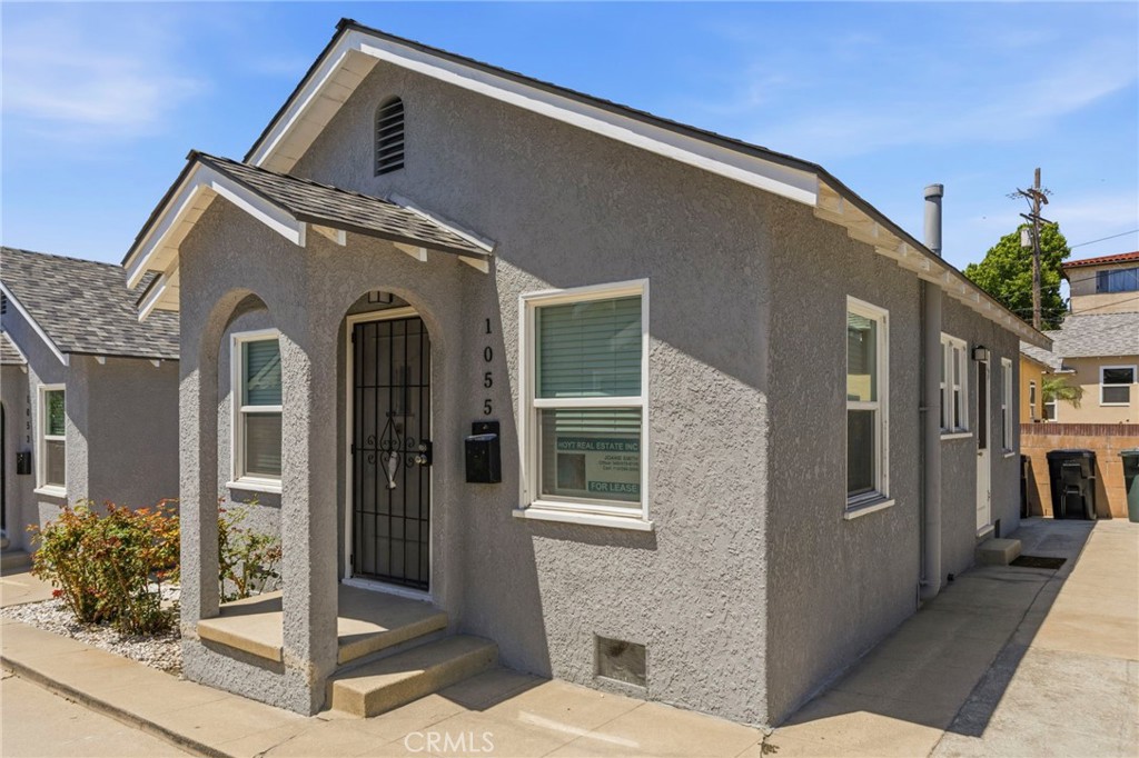 1047 W 7th