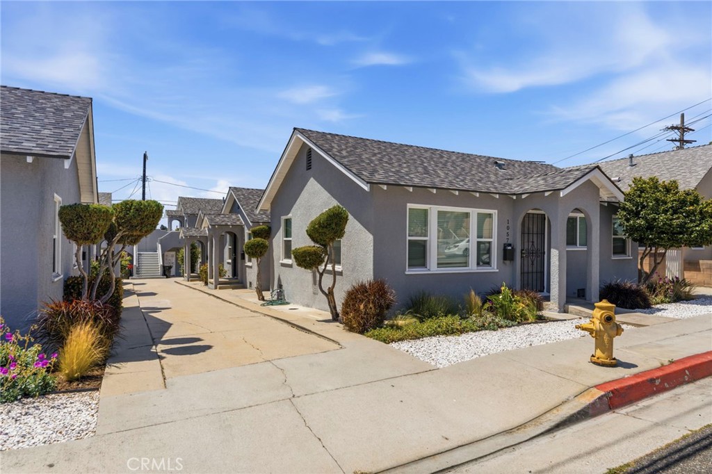 1047 W 7th