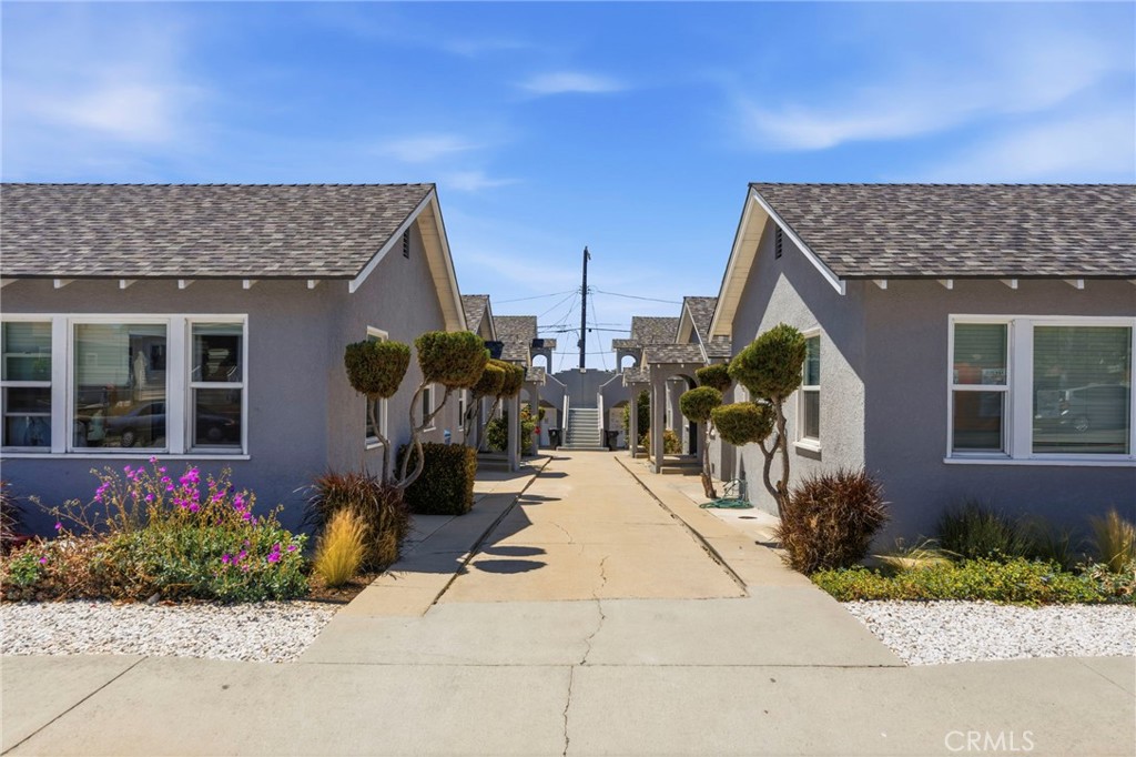 1047 W 7th