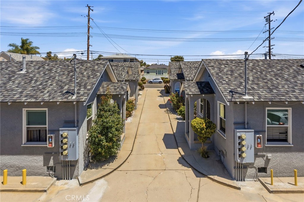 1047 W 7th