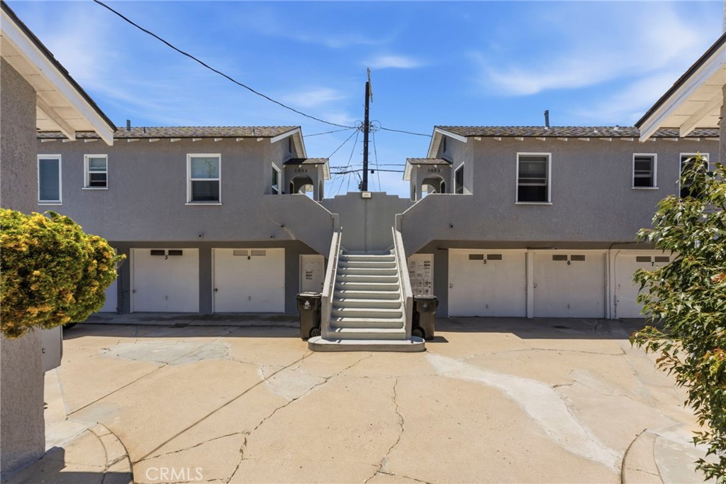 1047 W 7th