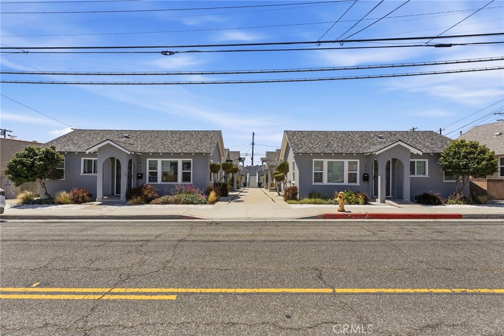 1047 W 7th