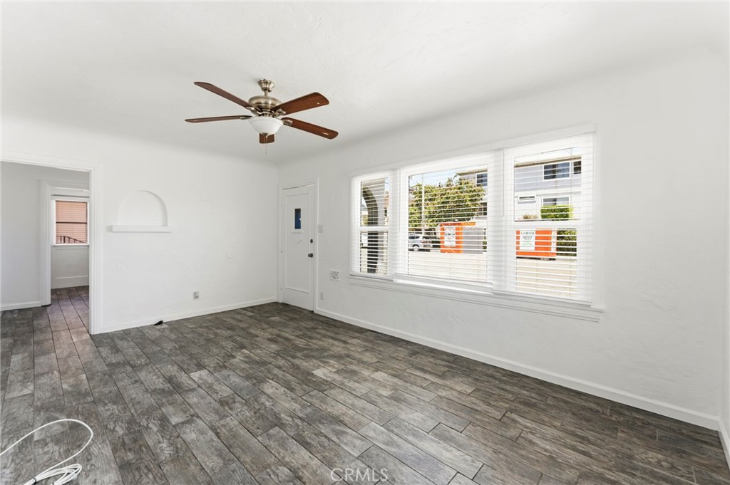 1047 W 7th