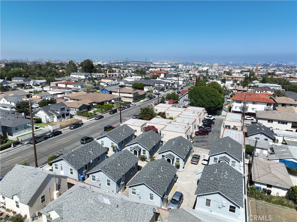 1047 W 7th