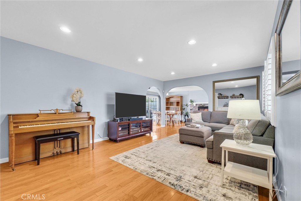 347 W Meacham