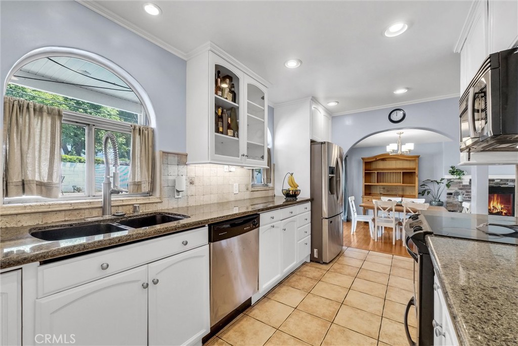 347 W Meacham