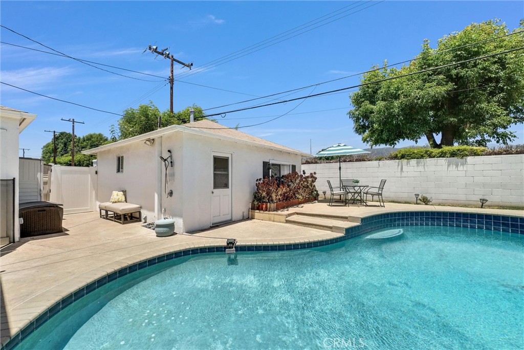 347 W Meacham