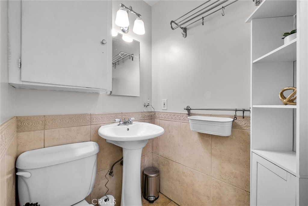 347 W Meacham