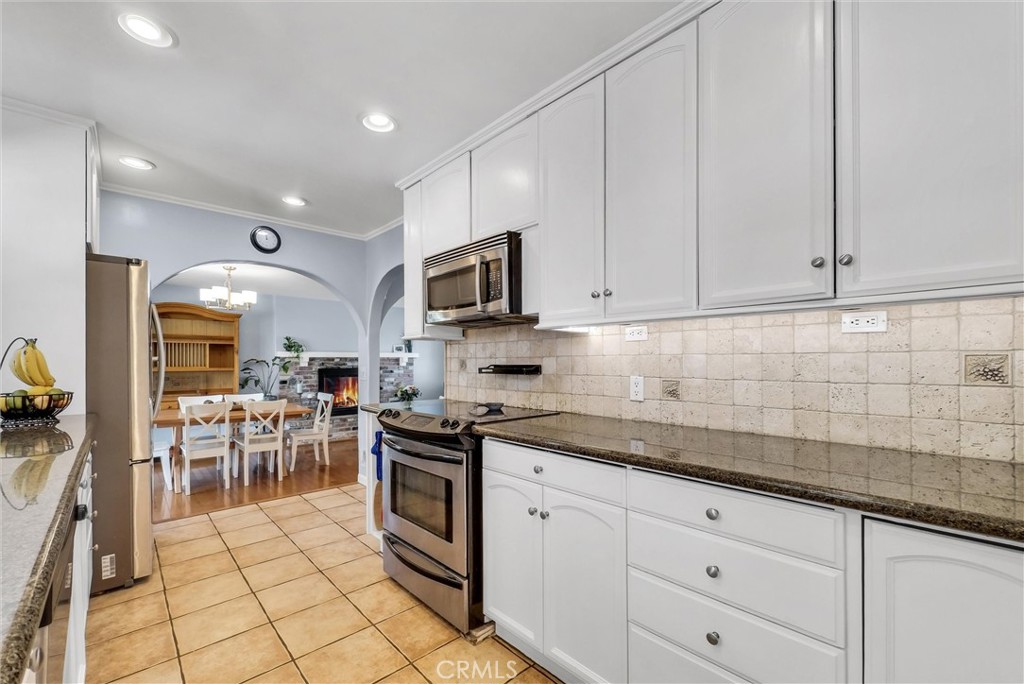 347 W Meacham