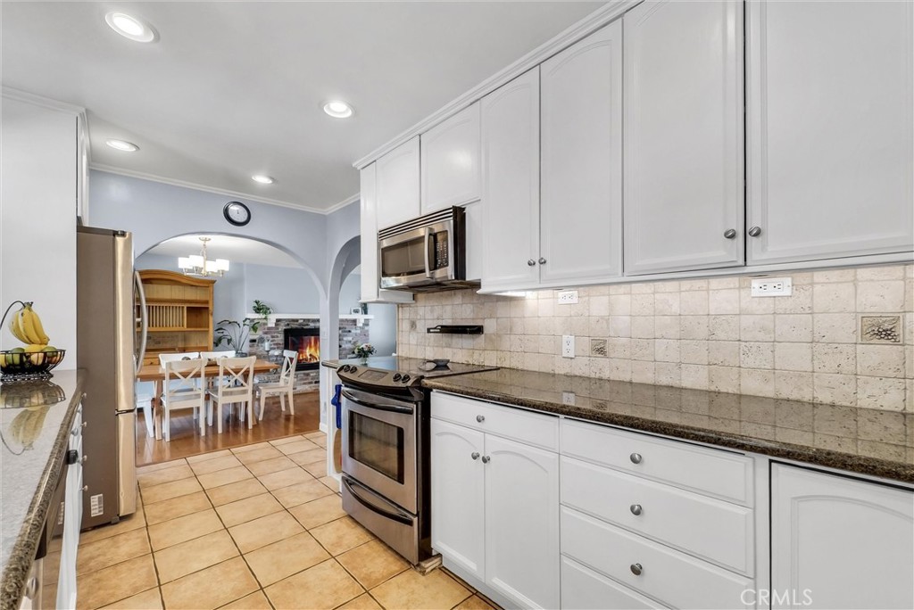 347 W Meacham