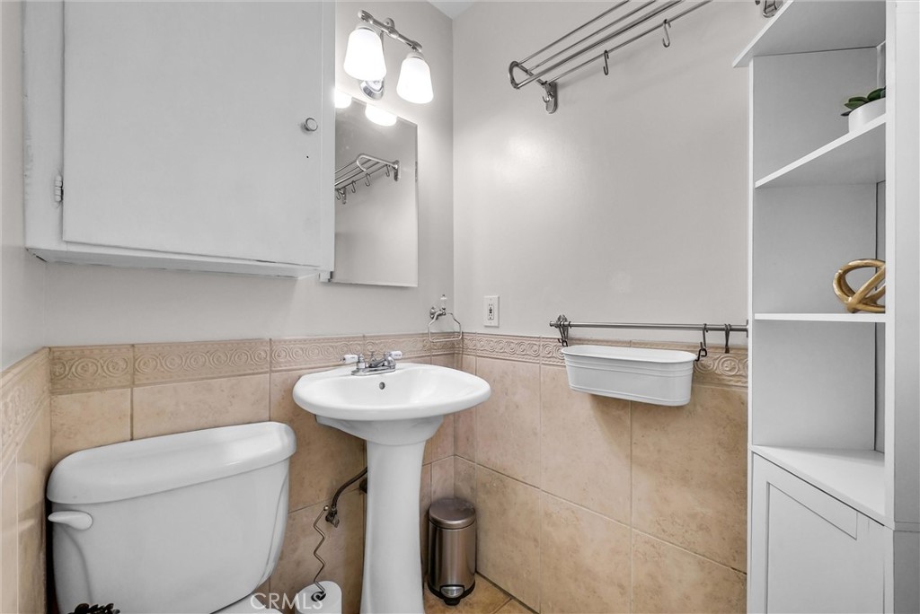 347 W Meacham