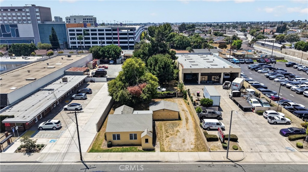 6851 Stanton
