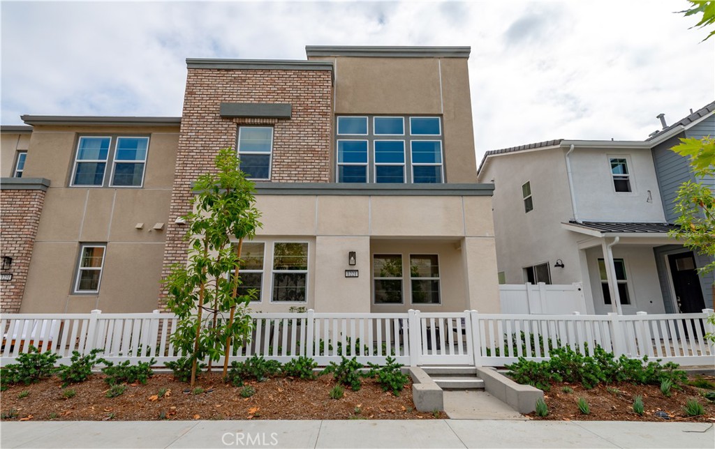 1221 Brush Creek