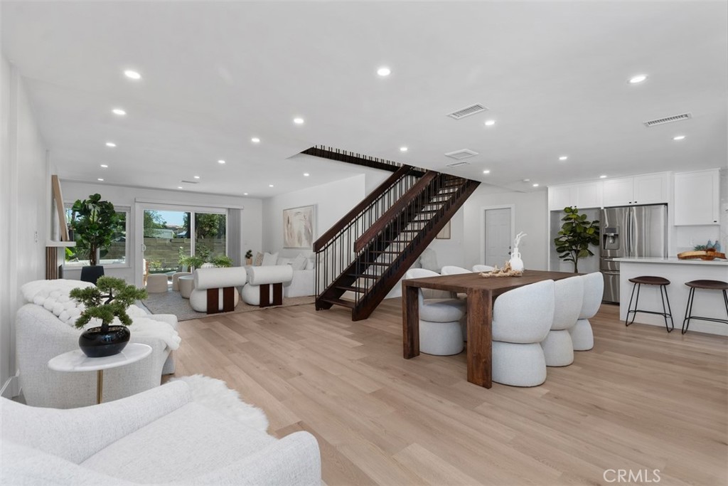 3871 Hendrix Street