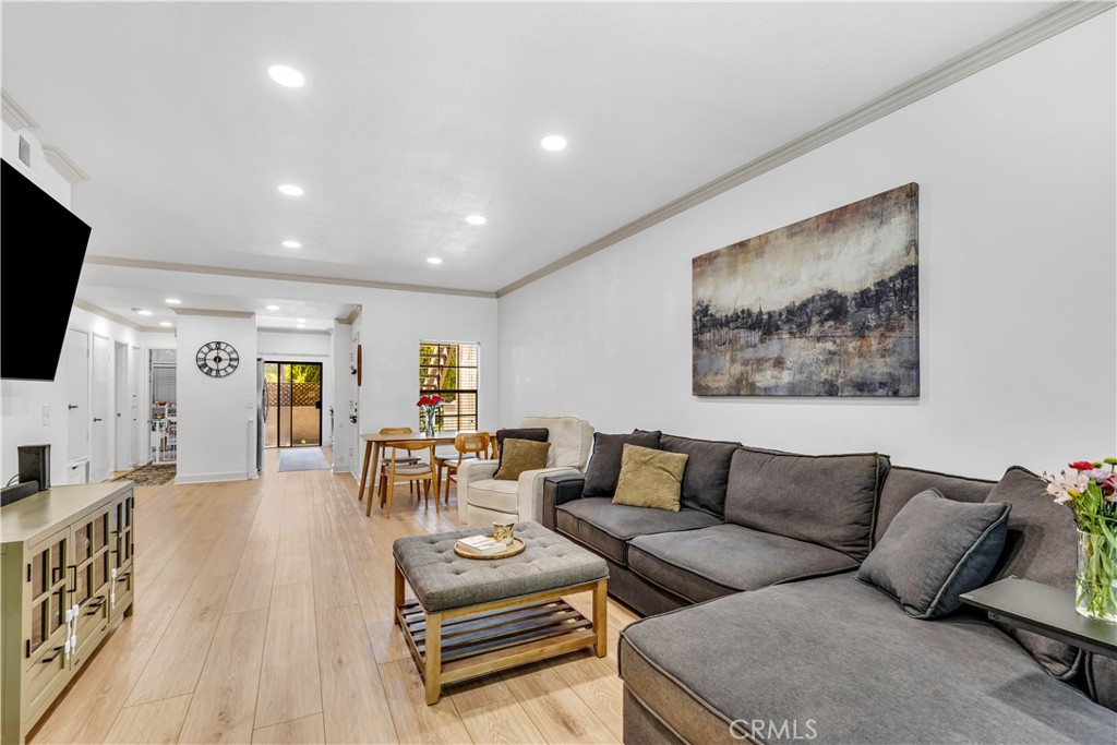 2542 W Macarthur Boulevard