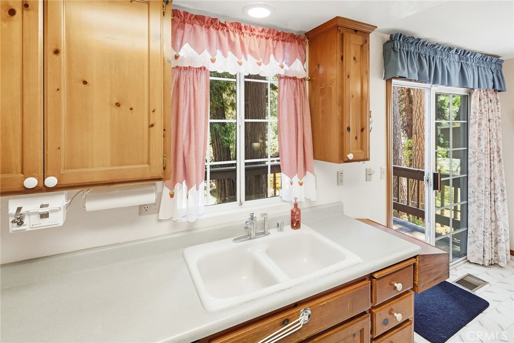 2543 Whispering Pines