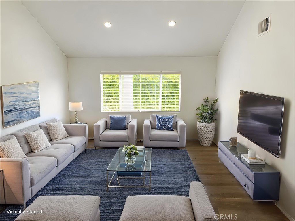 313 E Hyde Park 5