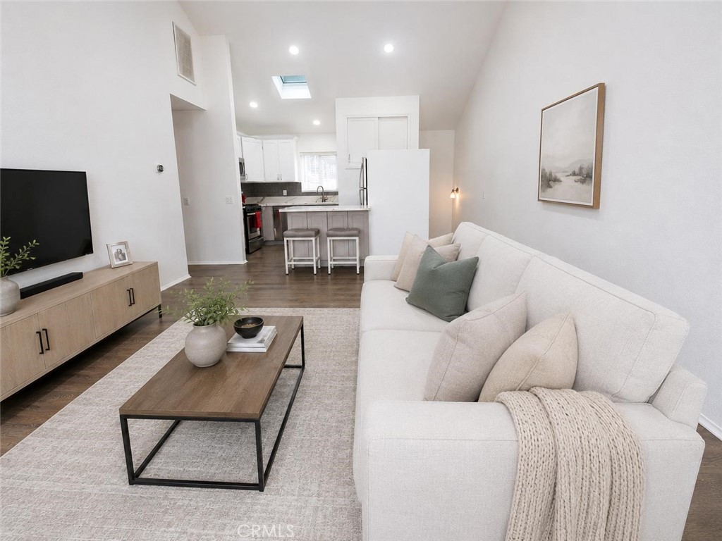 313 E Hyde Park 5