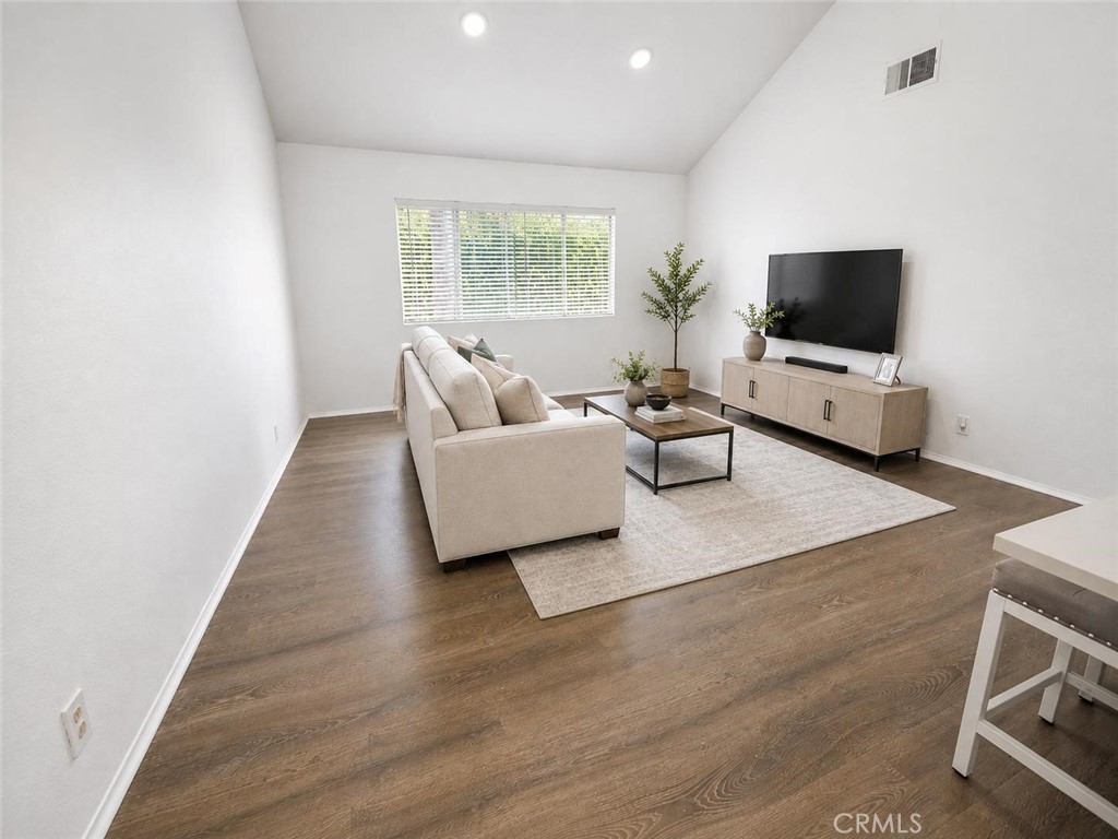313 E Hyde Park 5