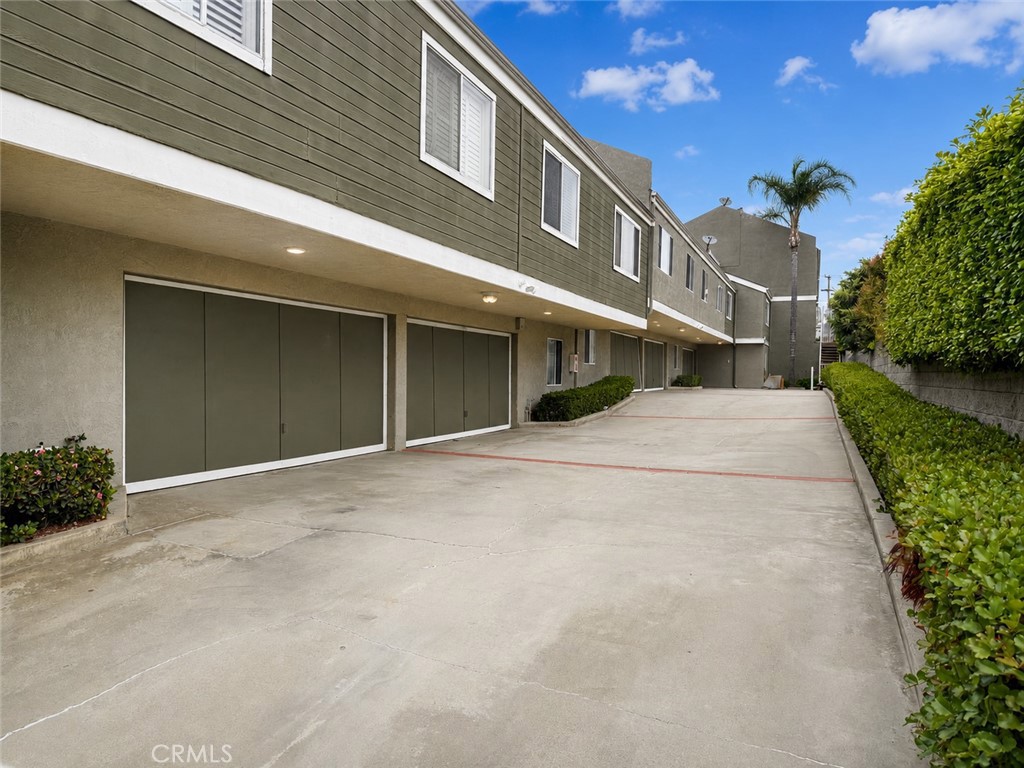 313 E Hyde Park 5