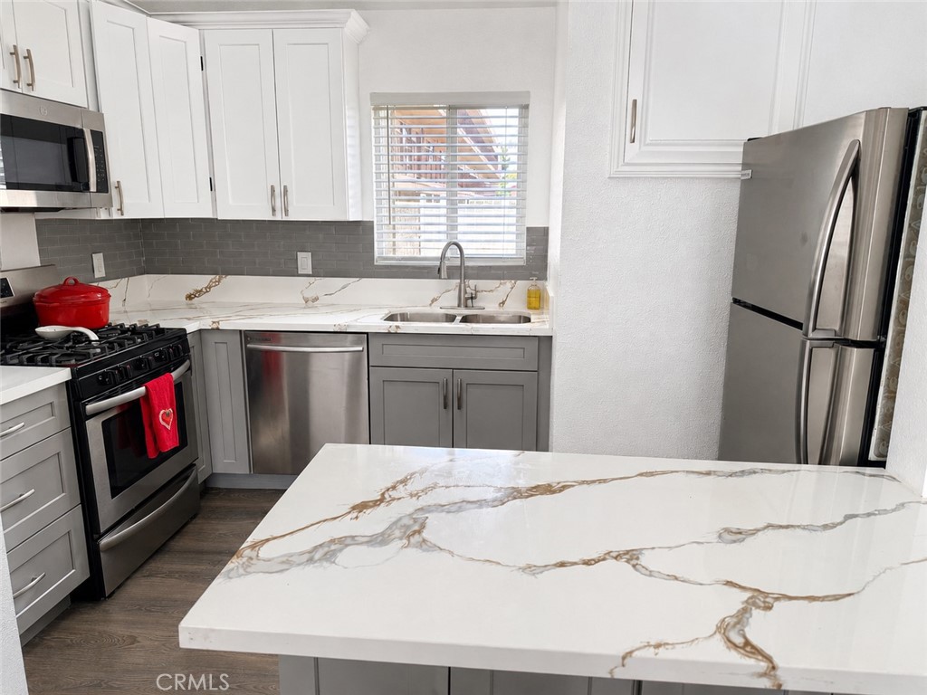 313 E Hyde Park 5