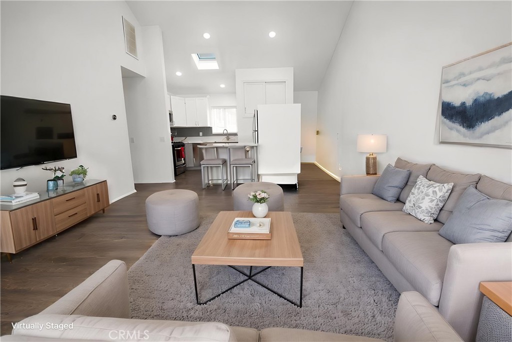 313 E Hyde Park 5