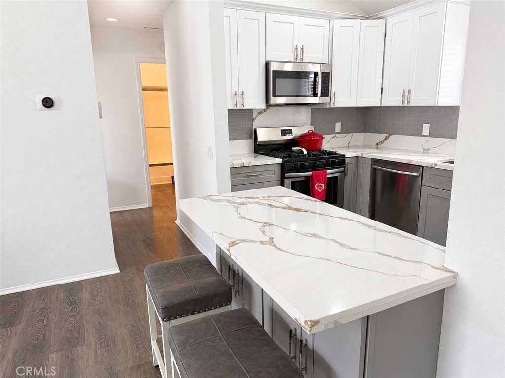 313 E Hyde Park 5