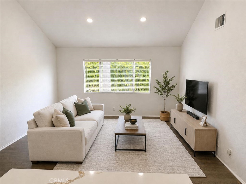 313 E Hyde Park 5