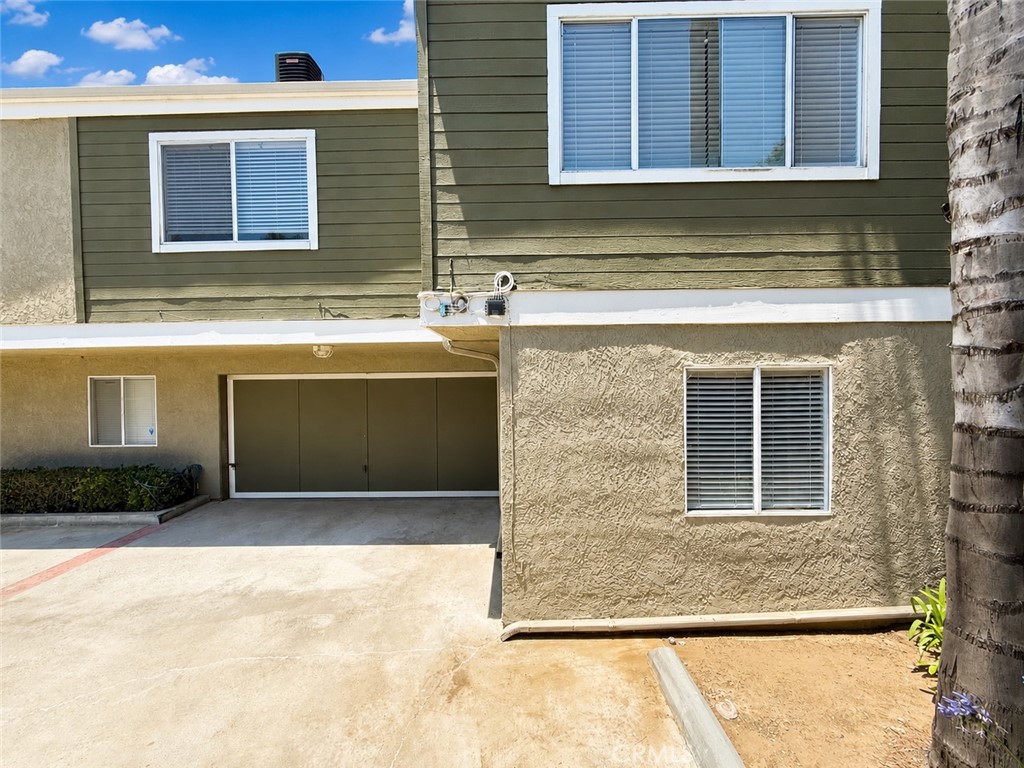 313 E Hyde Park 5