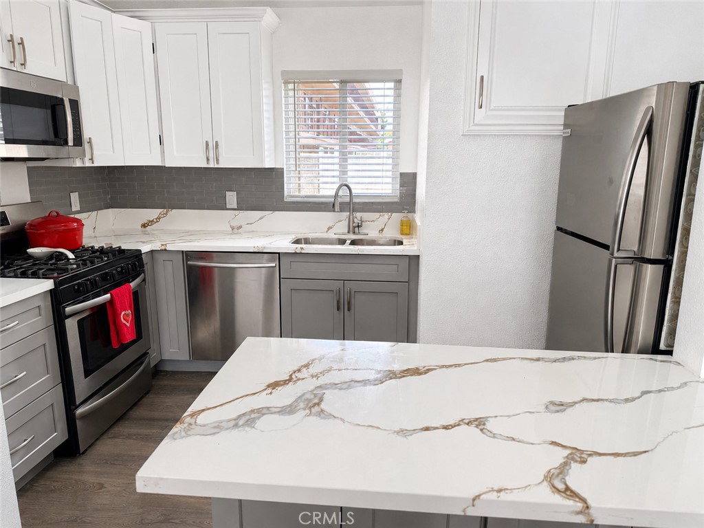 313 E Hyde Park 5