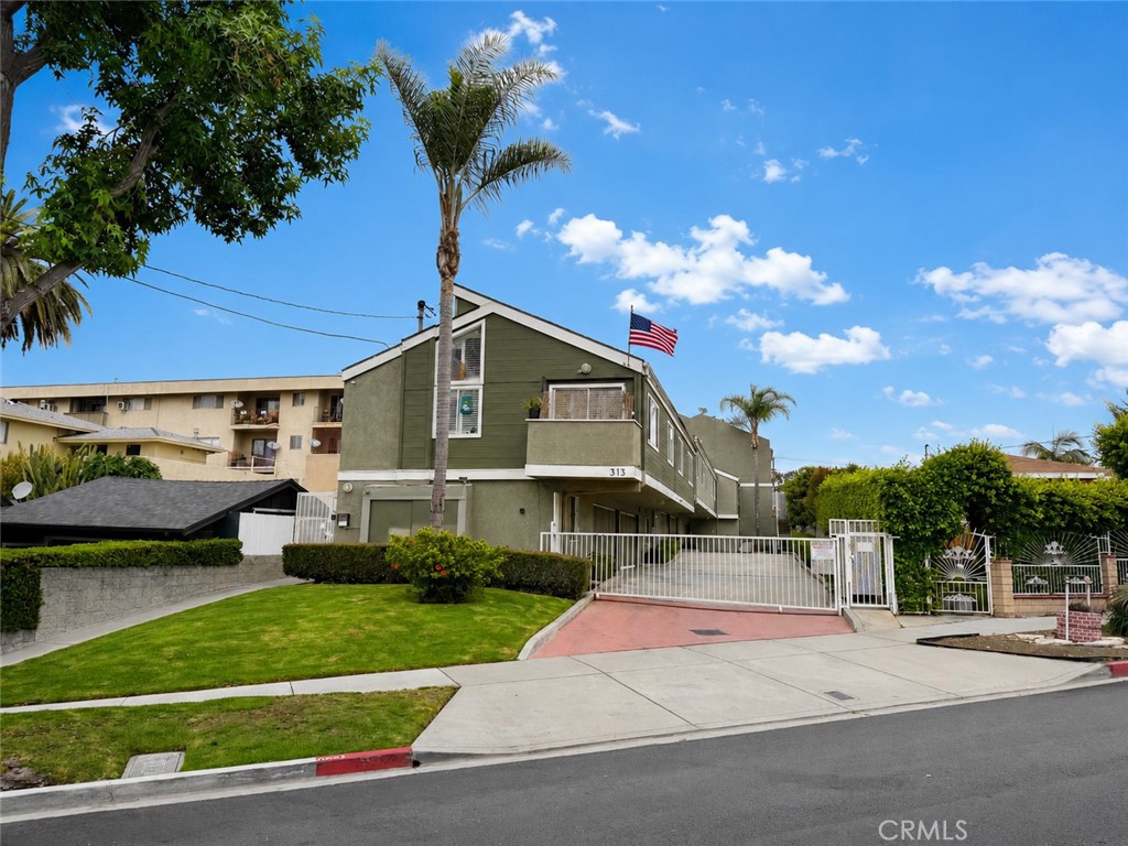 313 E Hyde Park 5